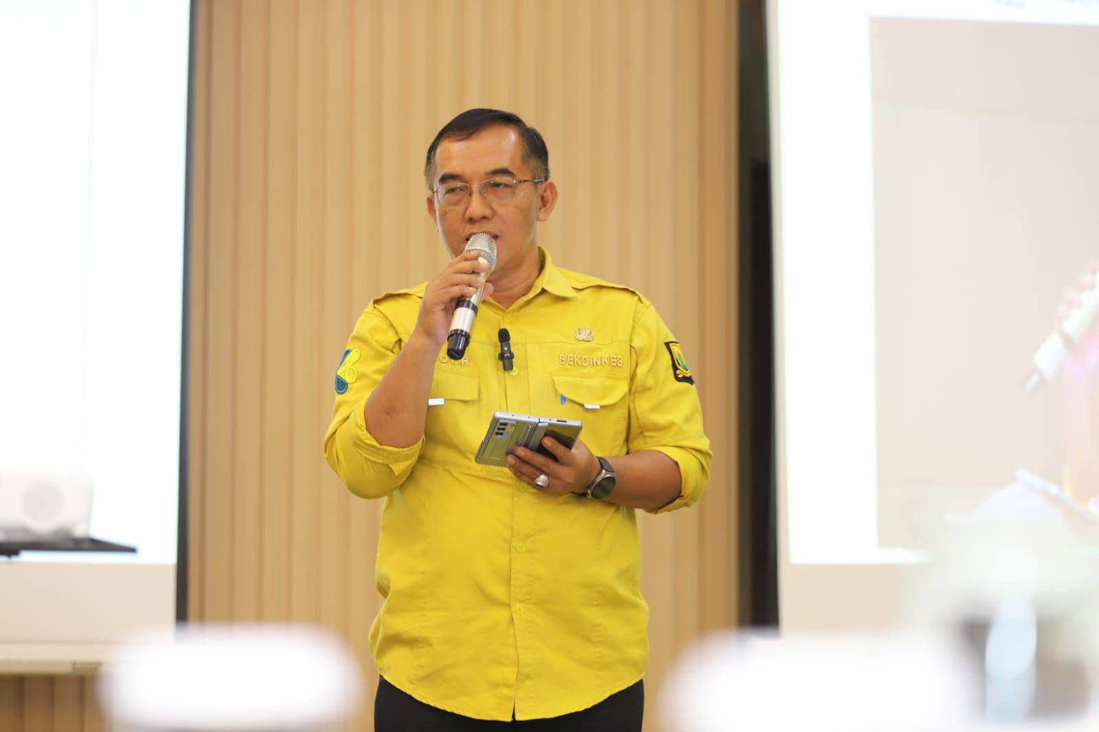 SAMBUTAN : Sekretaris Dinas Kesehatan Kabupaten Sukabumi, Andi Rahman, saat memberikan sambutan pada program Keluarga Sigap yang diselenggarakan di wilayah Kota Sukabumi.
