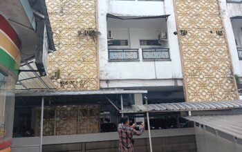 Seorang pria lanjut usia berinisial A (70) nekad melompat dari lantai tiga Gedung Anyelir RSUD R Syamsudin SH, Kota Sukabumi, Rabu (23/7).