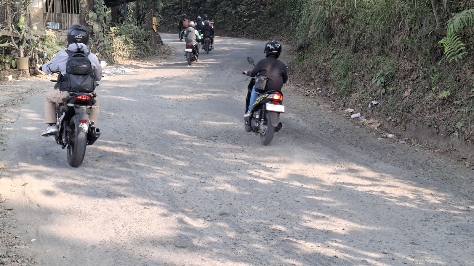 RUSAK : Kondisi ruas Jalan Alternatif Nagrak - Cibadak, rusak.
