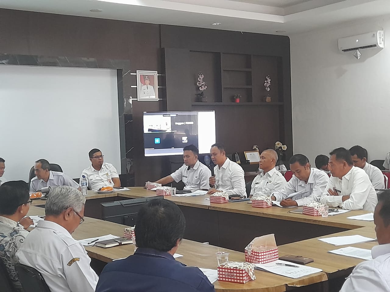 FOTO : NANDI/ RADARSUKABUMI Rapat evaluasi MPP oleh DPMPTSP Kabupaten Sukabumi