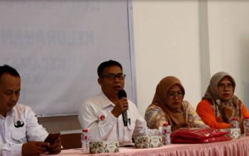 BIMTEK: Pemerintah Kecamatan Cibeureum saat menggelar Bimtek Kader Posyandu Kelurahan Limusnunggal, belum lama ini.