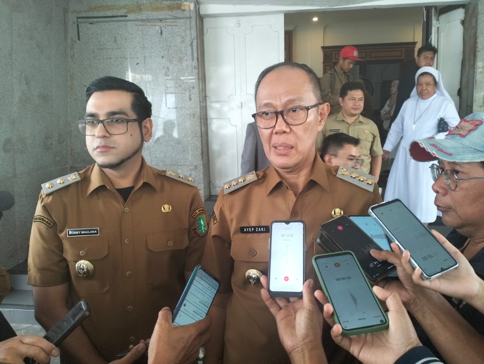 DIWAWANCARA: Wali Kota Sukabumi, Ayep Zaki saat diwawancara sejumlah media, belum lama ini.