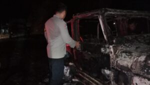 Penampakan Mobil Jeep Terbakar di Waluran, Diduga Korsleting Listrik