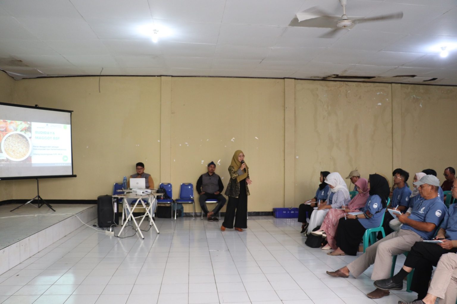 PELATIHAN: DKP3 Kota Sukabumi, menggencarkan pelatihan budidaya maggot sebagai respon terhadap usulan masyarakat dalam Musrenbang 2023.