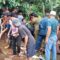 DIEVAKUASI : Warga dan petugas Damkar saat berjibaku mengevakuasi Paska (8) yang terperosok ke dalam sumur di Kampung Cikupa, RT 18/RW 06, Desa/Kecamatan Sagaranten, Kabupaten Sukabumi pada Selasa (29/07) siang.
