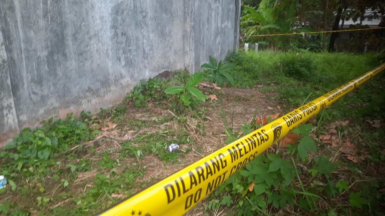 FOTO : NANDI/ RADARSUKABUMI Lokasi penemuan jasad mayat warga kampung Jembatan dua Palabuhanratu di kampung Babakan Gumelar.