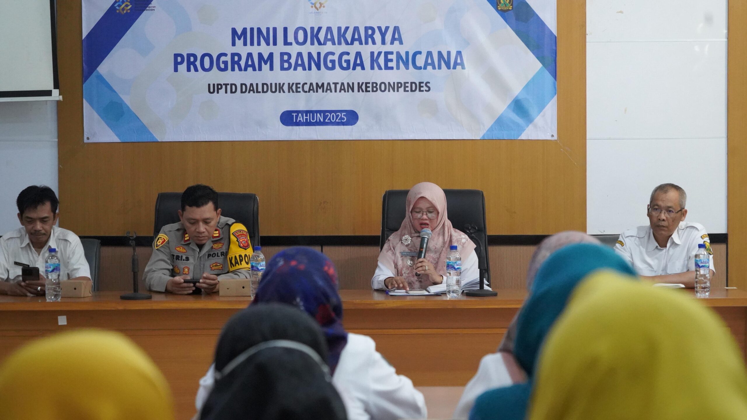 SAMBUTAN : Camat Kebonpedes, Nani Rusyanti saat memberikan sambutan pada Mini Lokakarya di Aula Kecamatan Kebonpedes, pada Rabu (30/7).