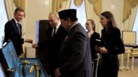 Saat Pedang Karya Anak Sukabumi Tembus Dunia, Diserahkan Prabowo untuk Putin dan Macron