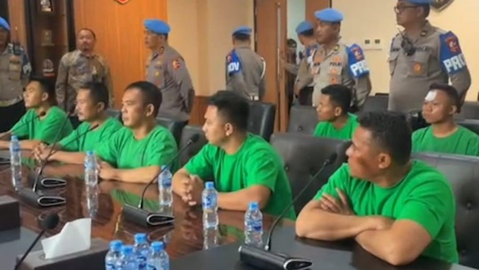 Tampang tujuh anggota Brimob pelindas ojol Affan Kurniawan (Foto: IG Propam Polri)