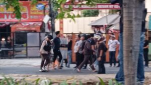 Massa Penyerang Polres Metro Bekasi Kota Dipukul Mundur hingga Arah Kranji