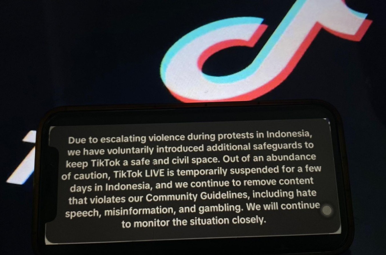 Tangkapan layar pengumuman TikTok matikan fitur live di Indonesia. (Foto: RMOL)