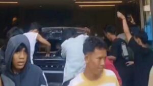 Kronologis Rumah Ahmad Sahroni Diobrak-abrik Massa