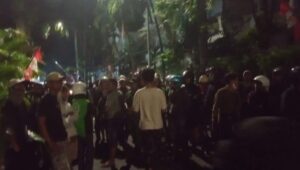 Potret Massa Jarah Rumah Eko Patrio: Ini Namanya Perampasan Aset