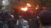 Potret Wisma MPR di Bandung Dibakar Massa