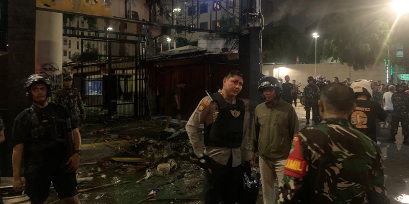 Kapolres Metro Jakarta Timur Kombes Alfian Nurrizal di depan Polsek Jatinegara, Jumat malam, 29 Agustus 2025. (Foto: Dokumentasi Polres Jakarta Timur)