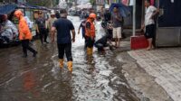 Banjir di Kota Sukabumi Lumpuhkan Jalan Strategis