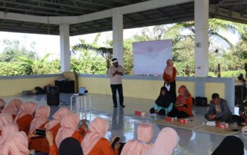 ANTUSIAS: Sejumlah Kader PKK dan Posyandu saat mengikuti peningkatan kapasitas yang diselenggarakan Kelurahan Karangtengah, Kamis (7/8).