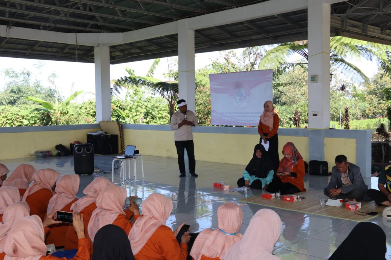 ANTUSIAS: Sejumlah Kader PKK dan Posyandu saat mengikuti peningkatan kapasitas yang diselenggarakan Kelurahan Karangtengah, Kamis (7/8).