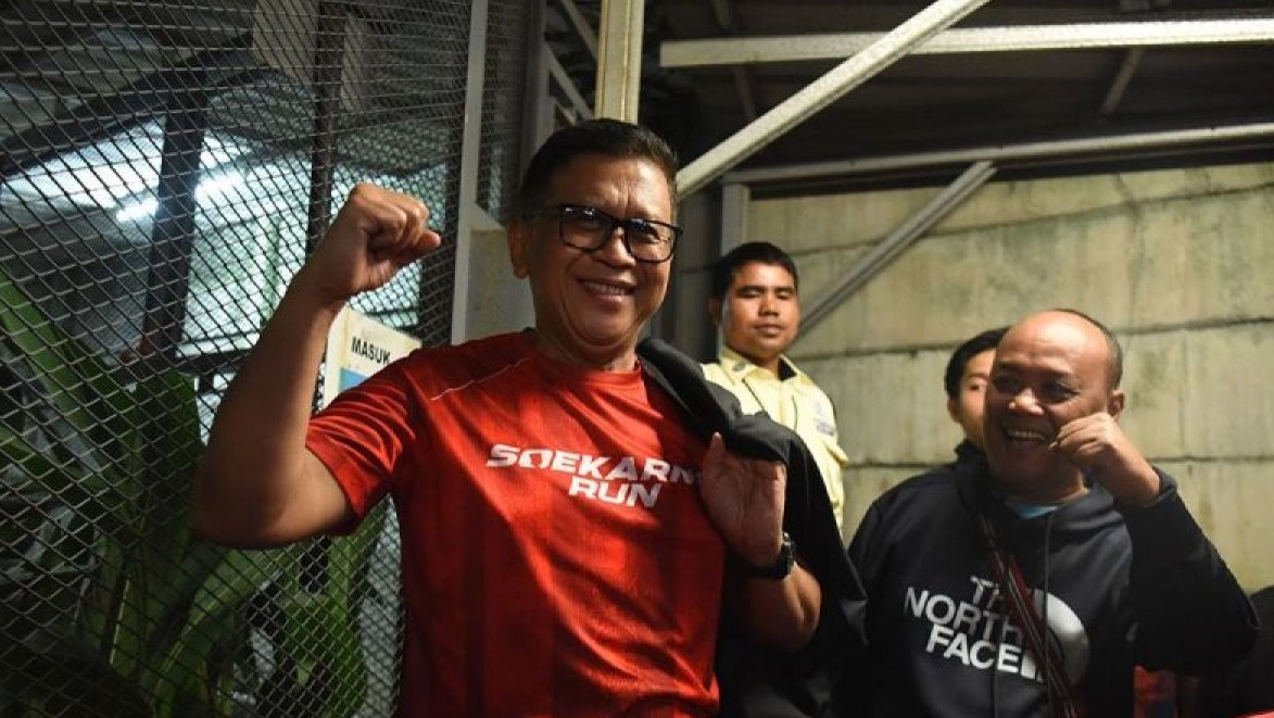 Terdakwa kasus dugaan suap pengganti antarwaktu (PAW) untuk anggota DPR Harun Masiku dan perintangan penyidikan, Hasto Kristiyanto, meninggalkan Rutan Kelas Jakarta Timur Cabang Rutan KPK, Jakarta, Jumat (1/8/2025).