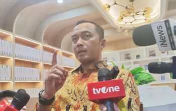 Menteri Sekretaris Negara Prasetyo Hadi memberikan keterangan pers di Istana Kepresidenan Jakarta, Selasa (5/8/2025).