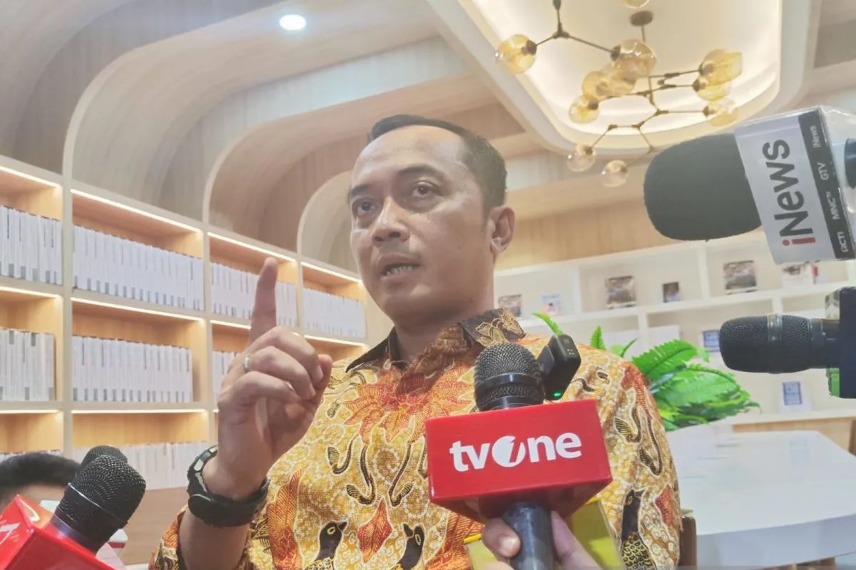 Menteri Sekretaris Negara Prasetyo Hadi memberikan keterangan pers di Istana Kepresidenan Jakarta, Selasa (5/8/2025).