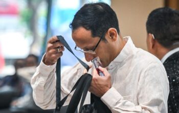 Mantan Menteri Pendidikan, Kebudayaan, Riset, dan Teknologi (Mendikbudristek) 2019–2024 Nadiem Makarim tiba untuk memenuhi panggilan pemeriksaan di Jampidsus, Kejaksaan Agung, Jakarta Selatan, Selasa (15/7/2025).