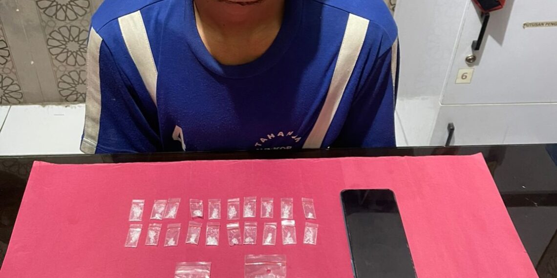 DITANGKAP: pria berinisial A (27), yang diketahui merupakan mantan sopir angkutan umum jurusan Sukabumi–Bogor, ditangkap atas dugaan penyalahgunaan dan peredaran narkoba jenis sabu.