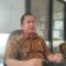 DIWAWANCARA: Camat Lembursitu Yudi Sutriana saat diwawancarai di ruang kerjanya, Rabu (6/8).