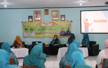 SOSIALISASI: Pemerintah Kelurahan Kebonjati, Kecamatan Cikole, menggelar sosialisasi healthy life happy life yang diikuti para kader PKK, Senin (4/8).