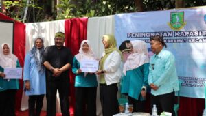 Kader PKK Kelurahan Karamat Gencarkan Program Kebun Tematik untuk Cegah Stunting