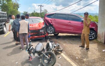 Kecelakaan lalu lintas beruntun melibatkan empat kendaraan terjadi di Jalan Raya Palabuhanratu–Warungkiara, tepatnya di Kampung Pasapen Asem Bagus, Desa Bantargadung, Kecamatan Bantargadung, Kabupaten Sukabumi, Senin siang (4/8/2025).