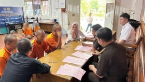 Polres Sukabumi Serahkan Tersangka Perusakan Villa ke Kejaksaan