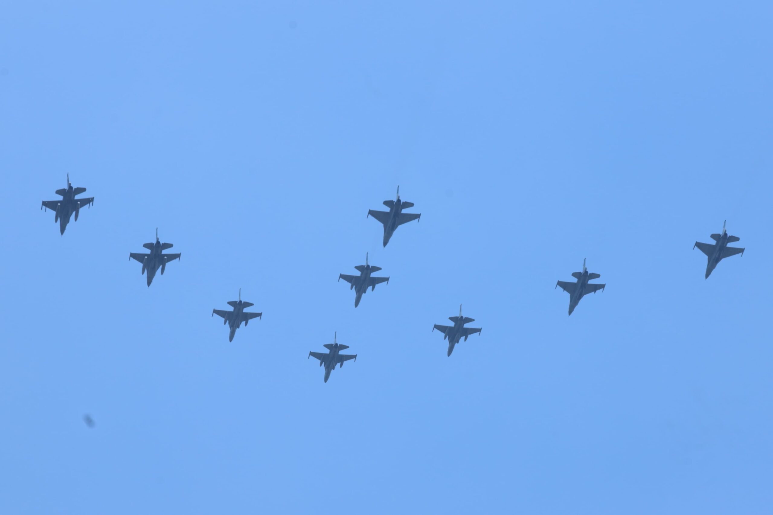 Gladi kotor ini diikuti oleh pasukan gabungan TNI AD, TNI AL, dan TNI AU, lengkap dengan sistem persenjataan, kendaraan taktis, serta alutsista pendukung lainnya