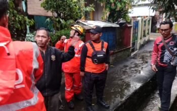Seorang anak berusia empat tahun dilaporkan hanyut dan meninggal dunia setelah terseret arus drainase di Kampung Kaum Kidul, RT 002/RW 002, Desa Karangtengah, Kecamatan Cibadak, pada Selasa (6/8) sore.