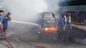 Potret Angkot Terbakar di Sukaraja, Sopir Alami Luka Bakar Serius