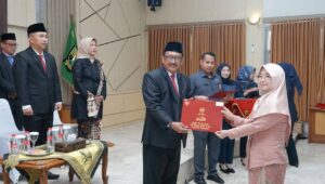 Potret 80 PNS Sukabumi Terima Satyalancana dari Presiden