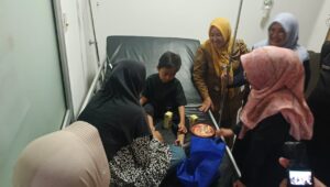 Senyum di Tengah Derita: Riyan Maulana Butuh Uluran Tangan