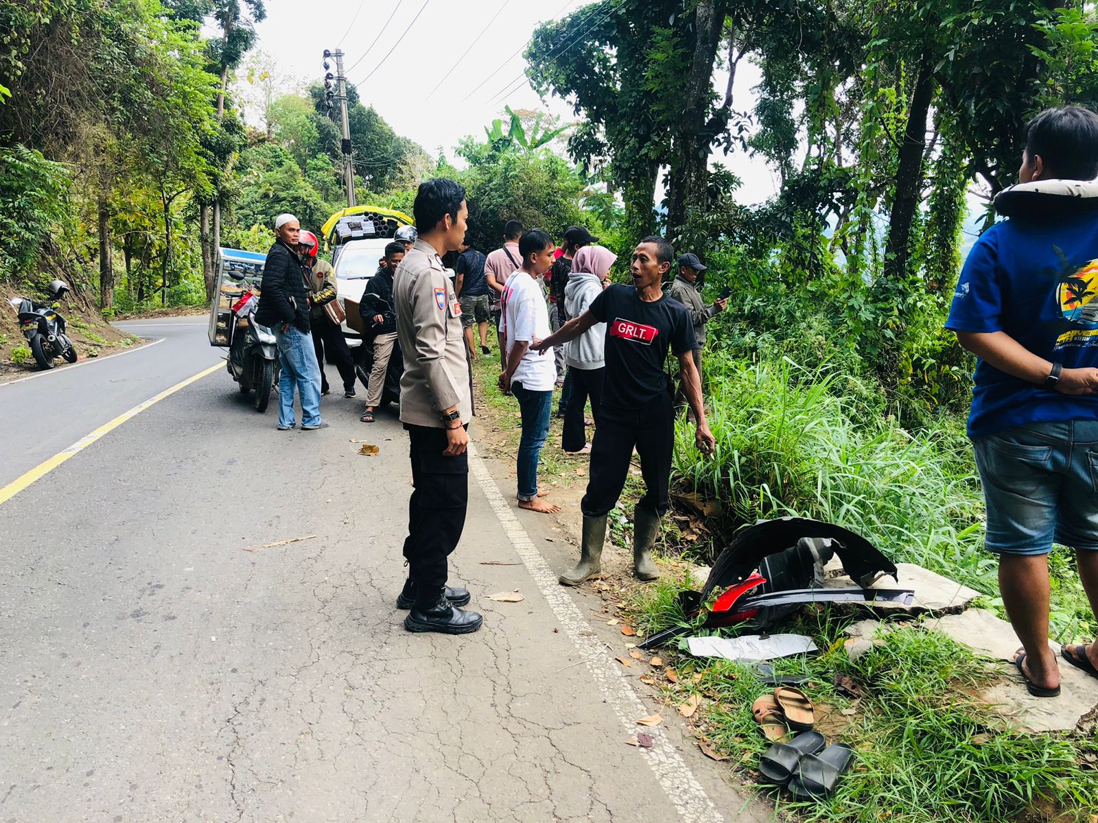 sebuah mobil Toyota Calya bernomor polisi F 1527 OS terjun ke jurang sedalam 20 meter, Kamis (28/8/2025) sekitar pukul 05.00 WIB.