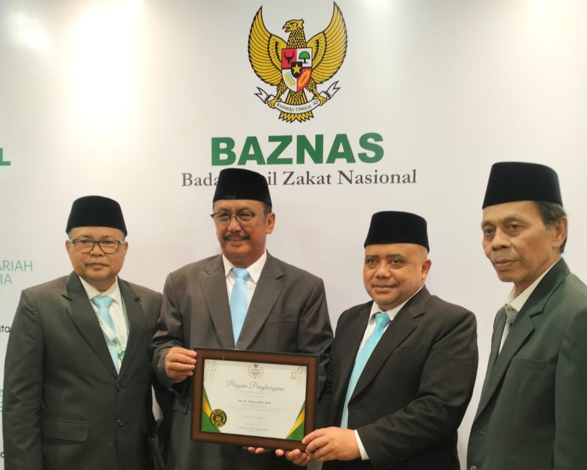Bupati Kabupaten Sukabumi, Drs. H. Asep Jafar, M.M., menerima penghargaan bergengsi sebagai Kepala Daerah Pendukung Zakat dalam ajang Rakornas BAZNAS RI dan BAZNAS Award 2025 yang digelar di Hotel Mercury Ancol, Jakarta, Kamis (28/8/2025).