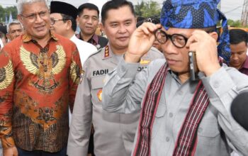 Menteri Desa dan PDT, Yandri Susanto bersama Kabaharkam Polri Mohammad Fadil Imran dan Kepala BNN Martinus Hukom. (foto: Ist/ HO-Kemendesa)