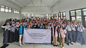 Sambut Kemerdekaan, Srikandi PLN Edukasi Generasi Muda Lewat PLN Goes to School