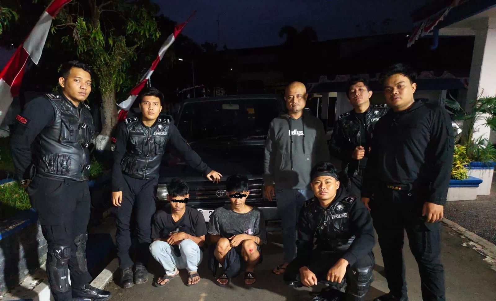 Dua pria berinisial IW dan J, asal Sukabumi, ditangkap oleh jajaran Polresta Bogor Kota karena kedapatan membawa ribuan butir obat keras tanpa izin.