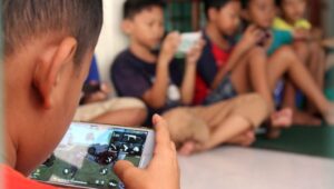 Bocah Cicantayan Sukabumi Kecanduan Gadget, Dunia Digital Menelan, Putus Sekolah Tanpa Arah