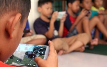 Bocah Cicantayan Sukabumi Kecanduan Gadget