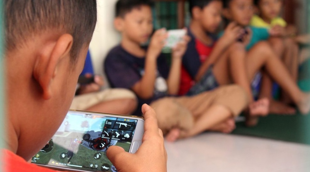 Bocah Cicantayan Sukabumi Kecanduan Gadget