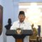 Presiden Prabowo Subianto didampingi Ketua MPR Ahmad Muzani (kiri) dan Ketua Umum PDIP sekaligus Presiden ke-5 RI Megawati Soekarnoputri menyampaikan keterangan pers di Istana Merdeka, Jakarta, Minggu (31/8/2025). (Galih Pradipta)