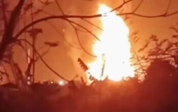 Kobaran api di area sumur minyak milik negara EP di Kabupaten Subang setelah mengalami ledakan. ANTARA/HO-Tangkap Layar Video WAG