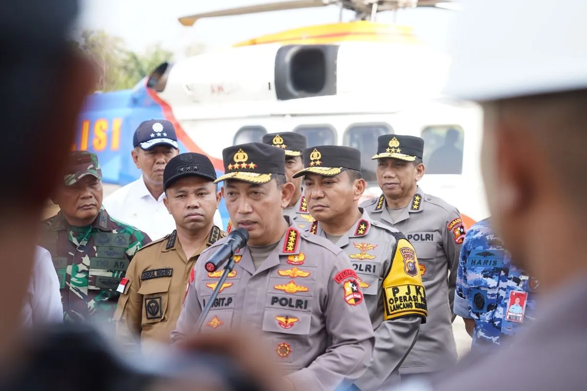 Kapolri Jenderal Pol. Listyo Sigit Prabowo berbicara dengan awak media di Provinsi Riau, Kamis (24/7/2025). (Divisi Humas Polri)