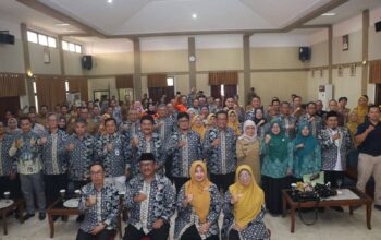 Suasana rapat verifikasi lanjutan program KKS Tahun 2025 secara virtual bersama Kemenkes dan Pemprov Jawa Barat.(Foto: Nandi/Radar Sukabumi)
