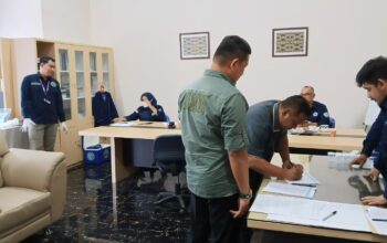 TES URIN: Suasana pelaksanaan tes urine mendadak terhadap anggota DPRD Kabupaten Sukabumi.(Foto: Nandi/Radar Sukabumi )